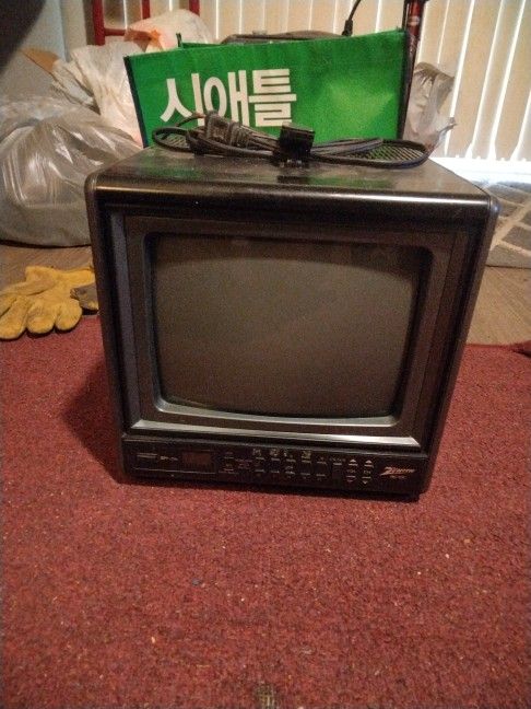 9 Inch Zenith Ac/ DC Tv