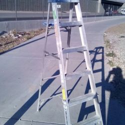 Louisville 6ft. 250lb. Aluminum Step Ladder 