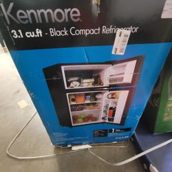 Kenmore 3.1 Cu Refrigerator. Brand New