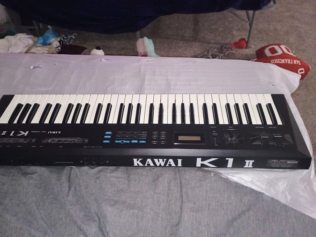 Kawai K11 Electric Synthesizer With Charger