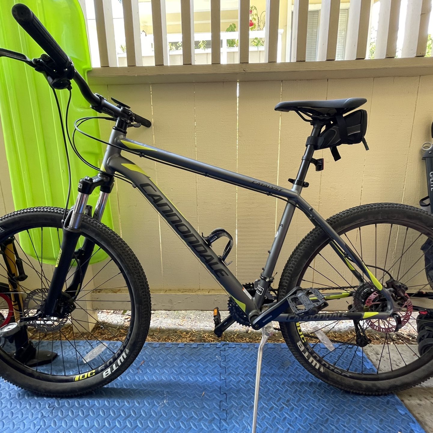 Cannondale catalyst 1 mountain bike hotsell