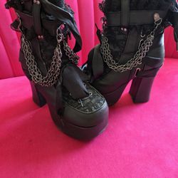 Dolls Kill Size 8 More Like 7