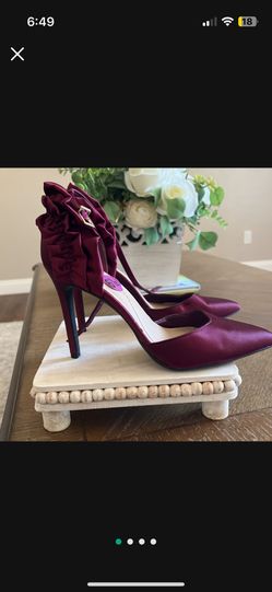 Max Studio Burgandy High Heels 6.5