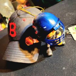NFL, CHICAGO BEARS: CERAMIC HOLIDAY CAP & BEAR FIGURE, FIRM.