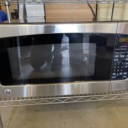 GE Microwave 1200 Watts! Great Condition . 