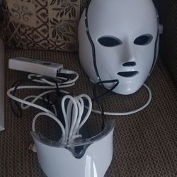 COLORFUL LED BEUTY MASK LIKE NEW