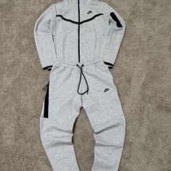 Nike Men's Gray Tech Fleece Full Set - Zip Hoodie/Sweatpants Sz M