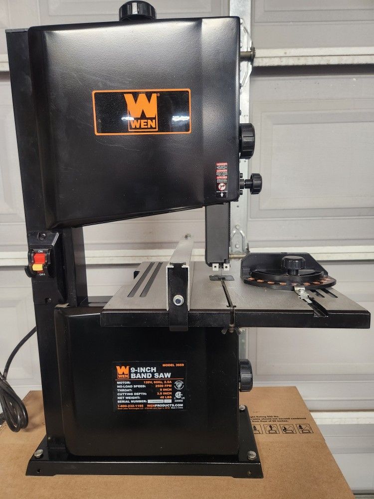 Wen 9-Inch Band Saw On Stand