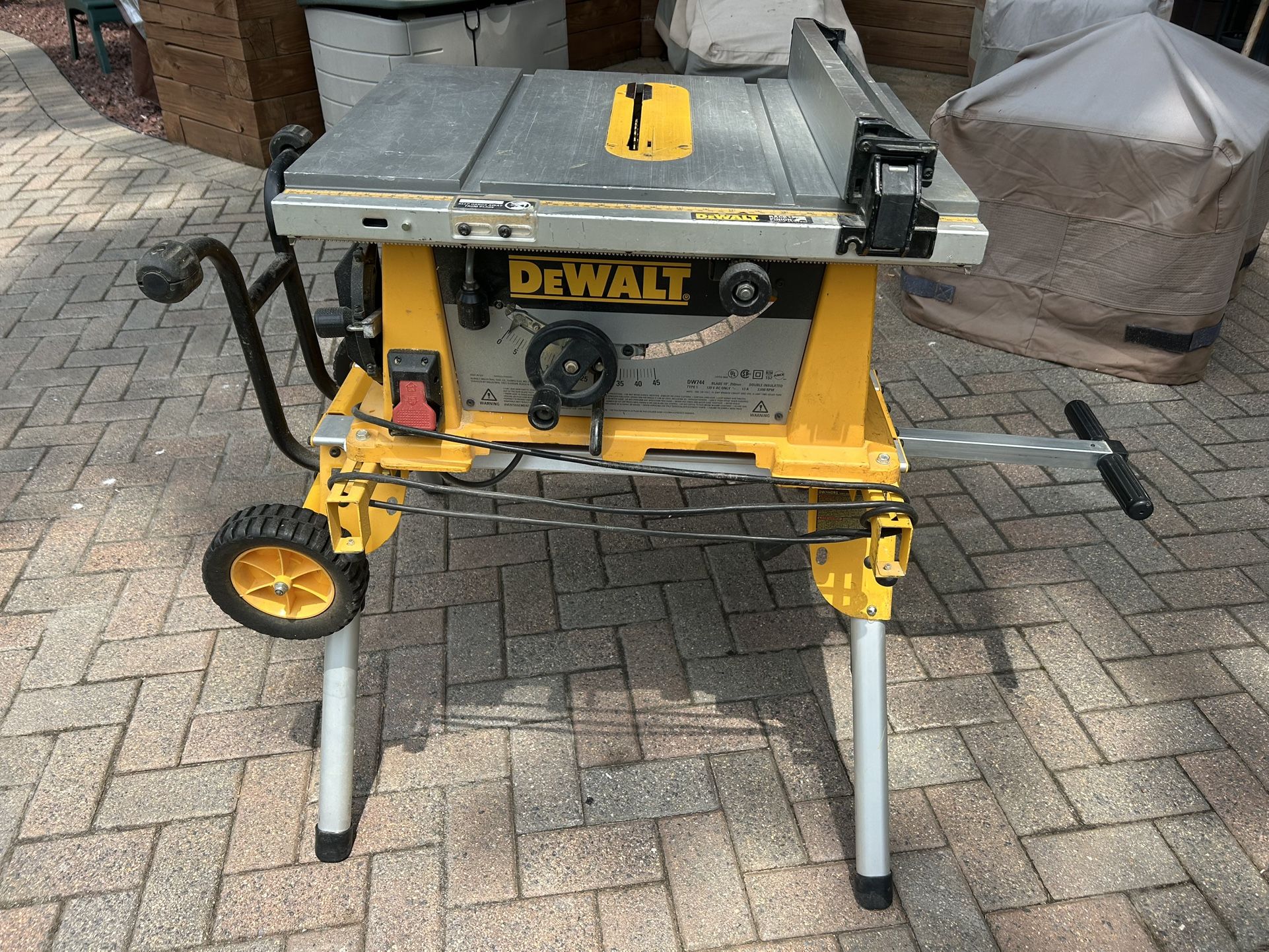 DeWalt Table Saw with Rolling Stand, DW744
