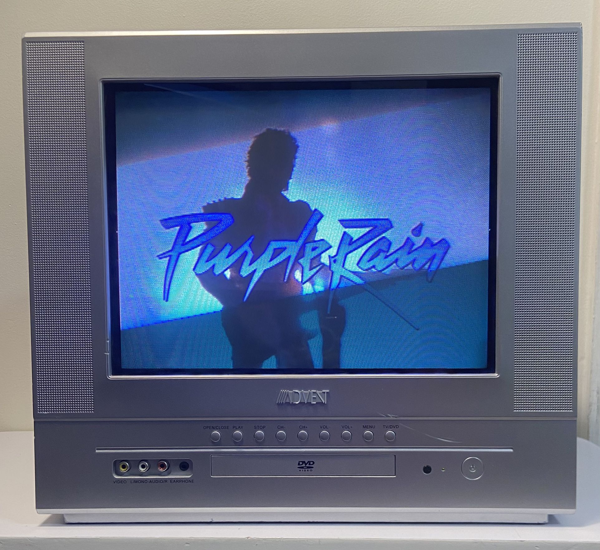 Advent DV1418A 14” TV/DVD Player Combo (No Remote) -(#867)