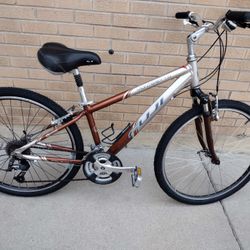 Fuji Monterey 1.0 Hybrid Bike (fits small adult/pre teen)