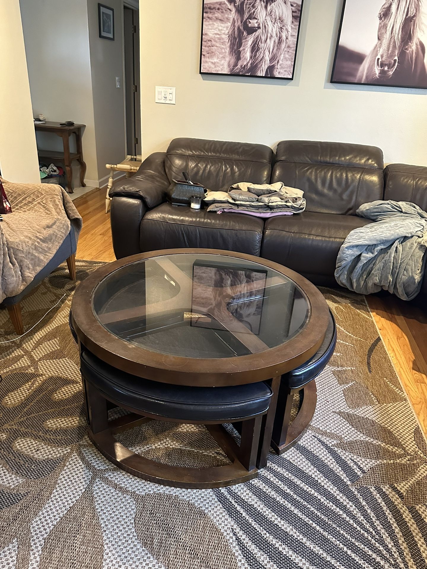 Round table With 4 Seats