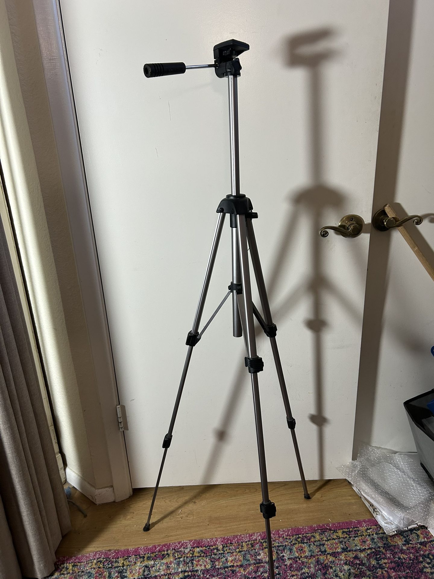 Aluminum Extendable Tripod - 50 inches max