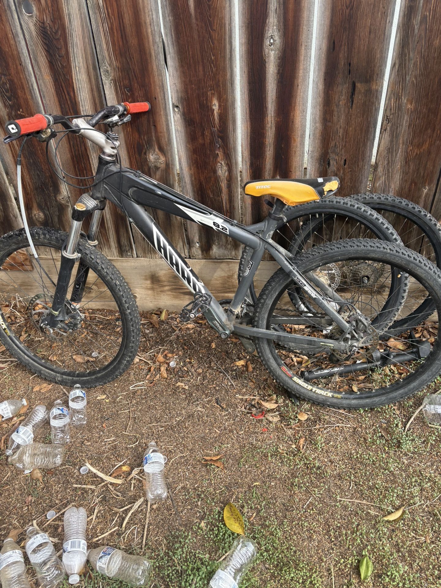 HARO MOUNTAIN BIKE 8/2