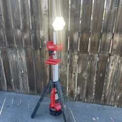 Milwaukee M18 18-Volt Lithium-Ion Cordless Tower Light (Tool-Only