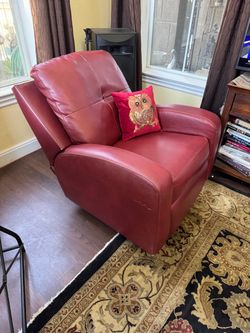 Great recliner rocks and swivels too👍