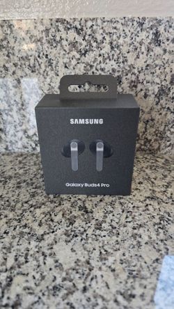 Galaxy Buds4 Pro ear buds
