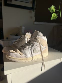 Tan/beige Jordan High tops