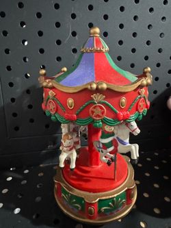Tree top carousel