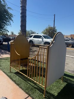 Barnyard crib
