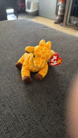 This is a vintage 1995 Ty Beanie Babies Twigs the Giraffe plush toy.