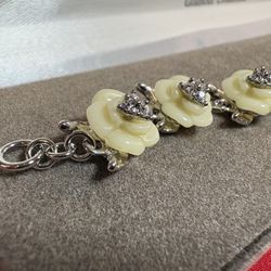 VINTAGE NOLAN MILLER The Glamour Collection White Camellia Rose Bracelet 7”. 10mm