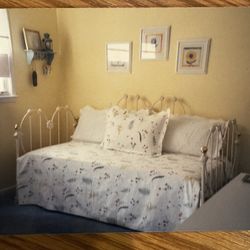 White Wrought Iron Day Bed
