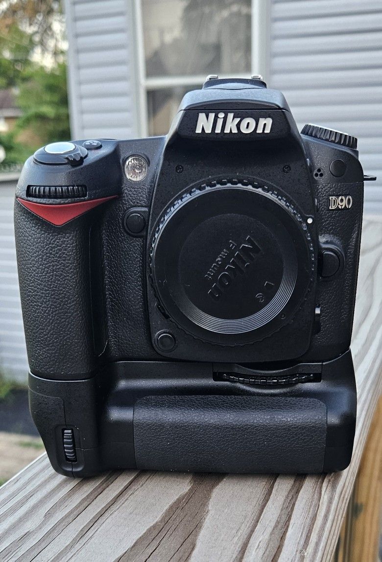 NIKON D90