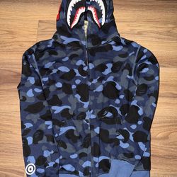 A bathing ape bape style blue camo hoodie size L fits like M
