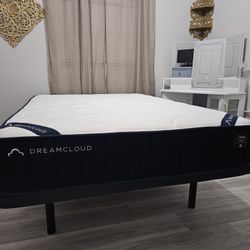 Dreamcloud Classic Queen Mattress 
