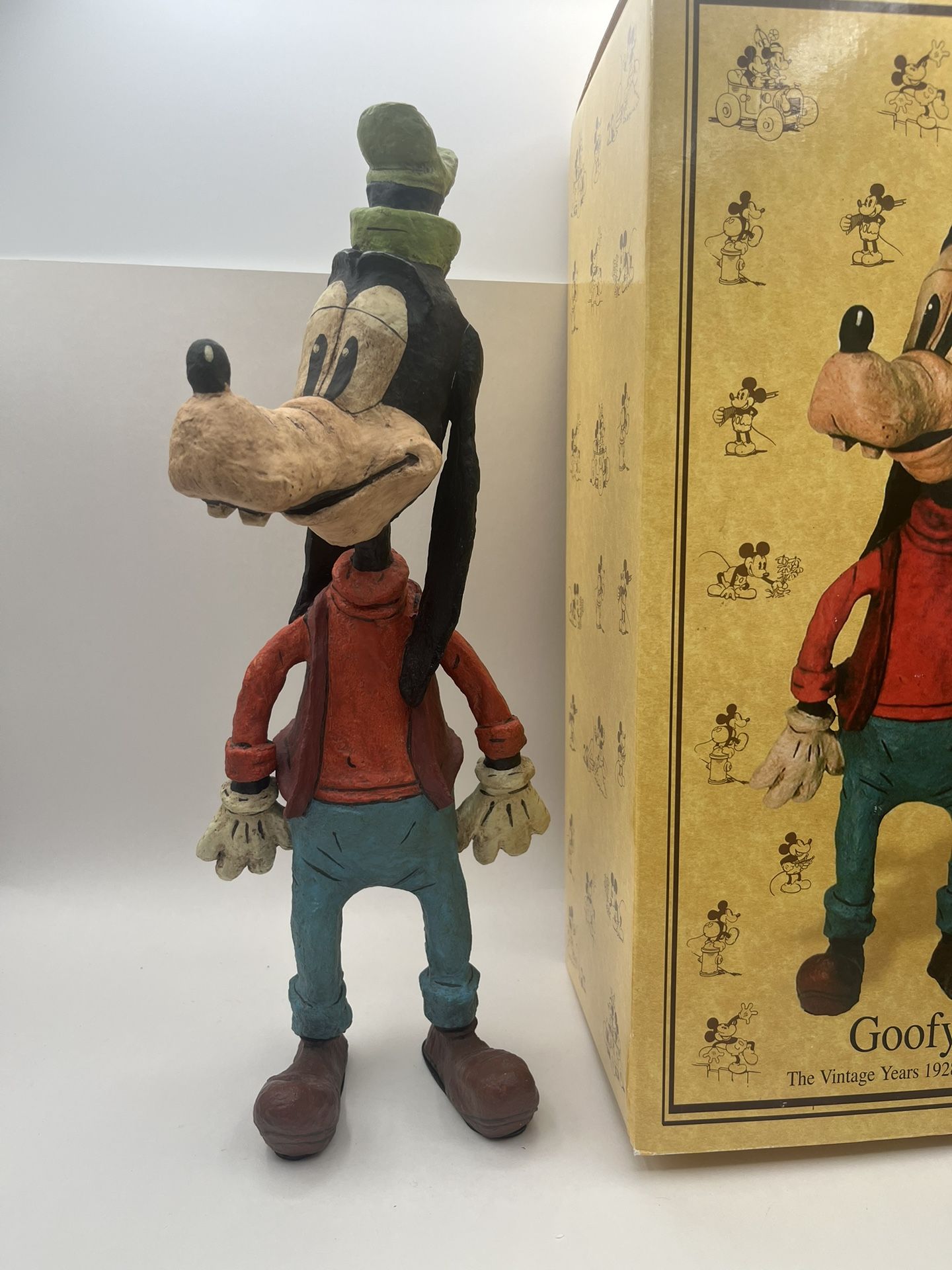 GOOFY A Collectible Disney Figurine By Poliwogg Sculptors David Critchfield And Vic Fortunato- Department 56