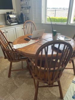 Round dining table set