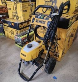 DEWALT 2400 PSI 1.1 GPM Cold Water Electric Pressure Washer