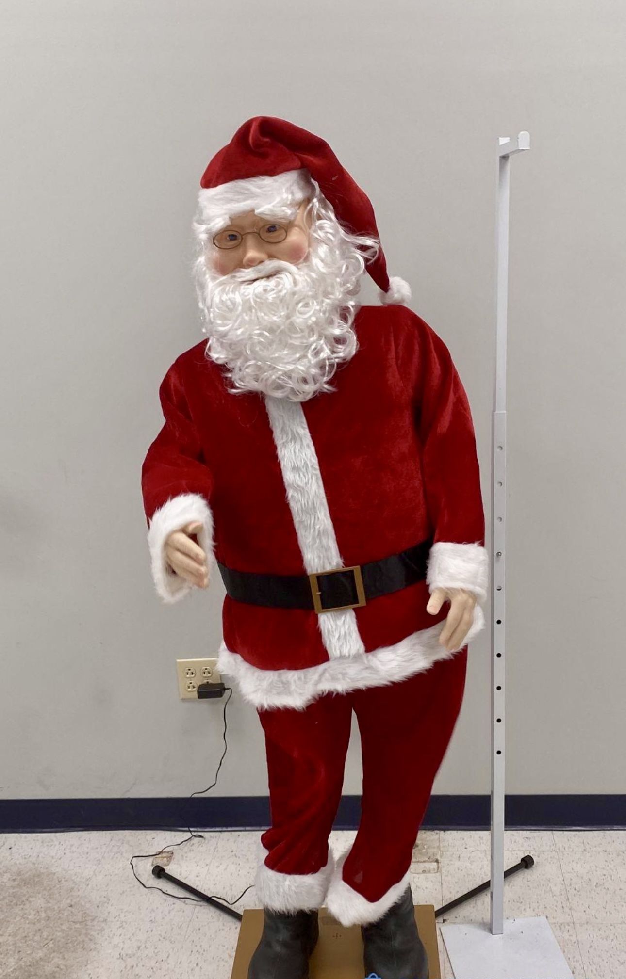 Life-Sized Santa Claus, Dances & Sings
