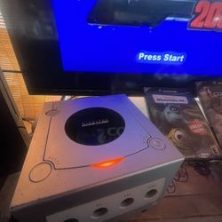 GameCube W Games And Controllers 