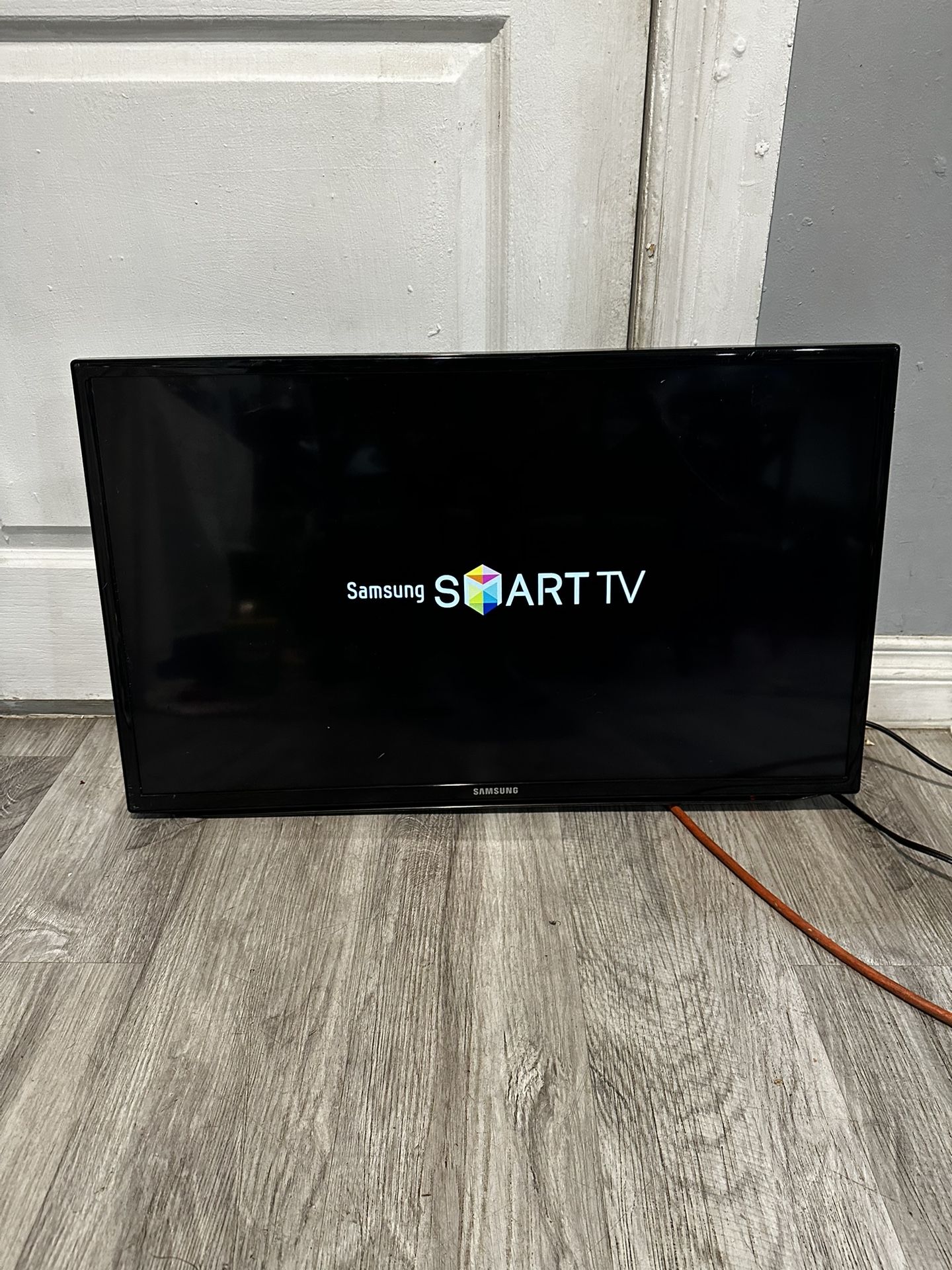 Samsung UN32EH5300 32" Class LED HDTV Smart TV