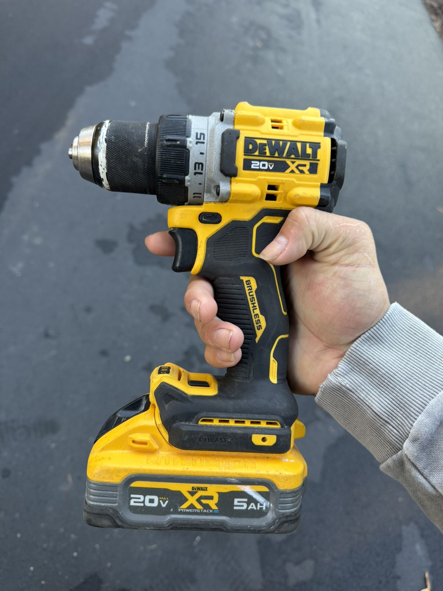 Dewault Drill With Battery 