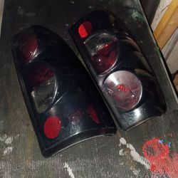 !!2001 GMC SIERRA 1500 TAIL-LIGHTS SMOKED OUT LENSES