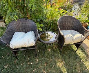 3-Piece Wicker Bistro Patio style Set. Read description 1st