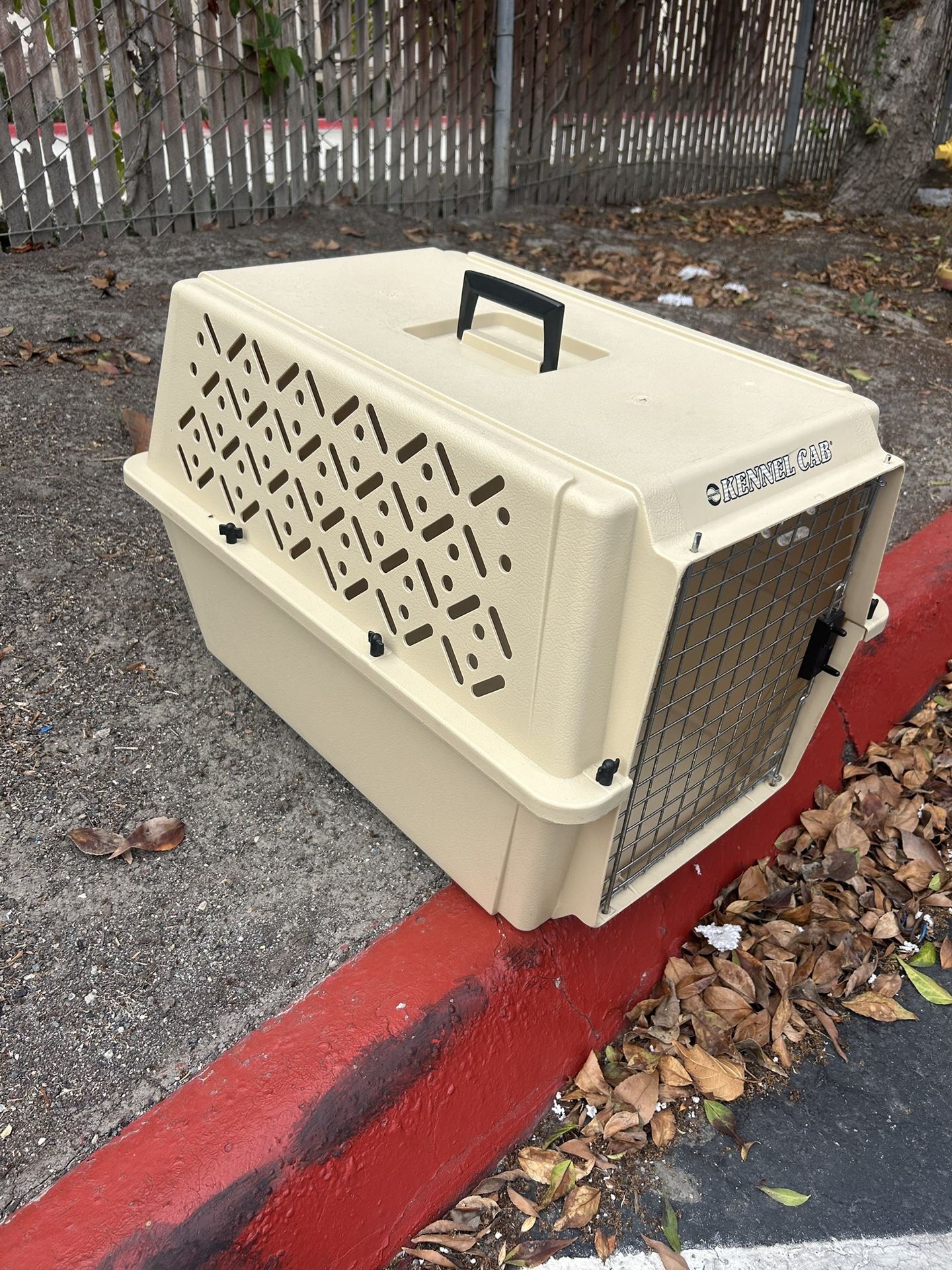 Medium Dog Cat Crate Great Condition
