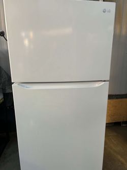 LG White Top-Freezer Refrigerator