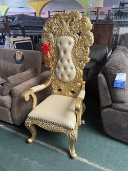 👑 Royal Throne Chair Rental – $250 👑