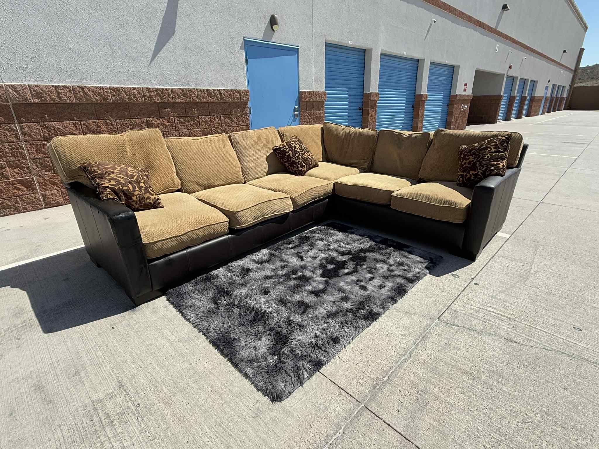 Couch L