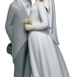 Lladro "A kiss To Remember" Vintage Wedding Statue 
