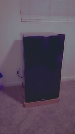 Mini fridge