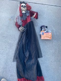 Halloween Skeleton Bride Decoration with Bonus Prop