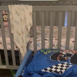 Baby Crib With Mattress 