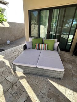 Outdoor daybed