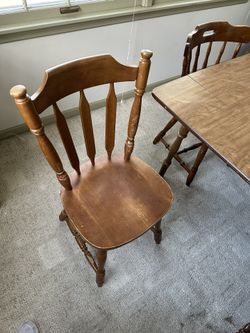 Table and 5 Chairs 