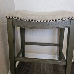 5 Wooden Bar Stools - Moving Fire Sale. $10 Each OBO